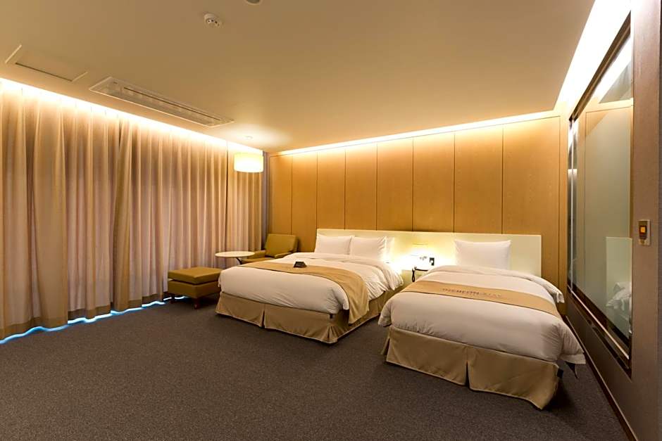 Photo 1 of 14 of Deluxe 2 Beds, Sea View