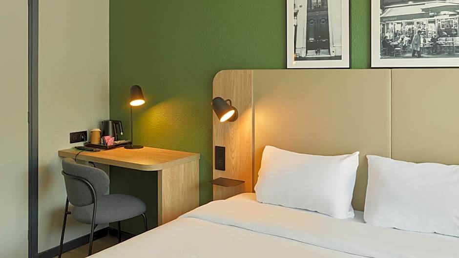 Campanile Les Ulis Hotel