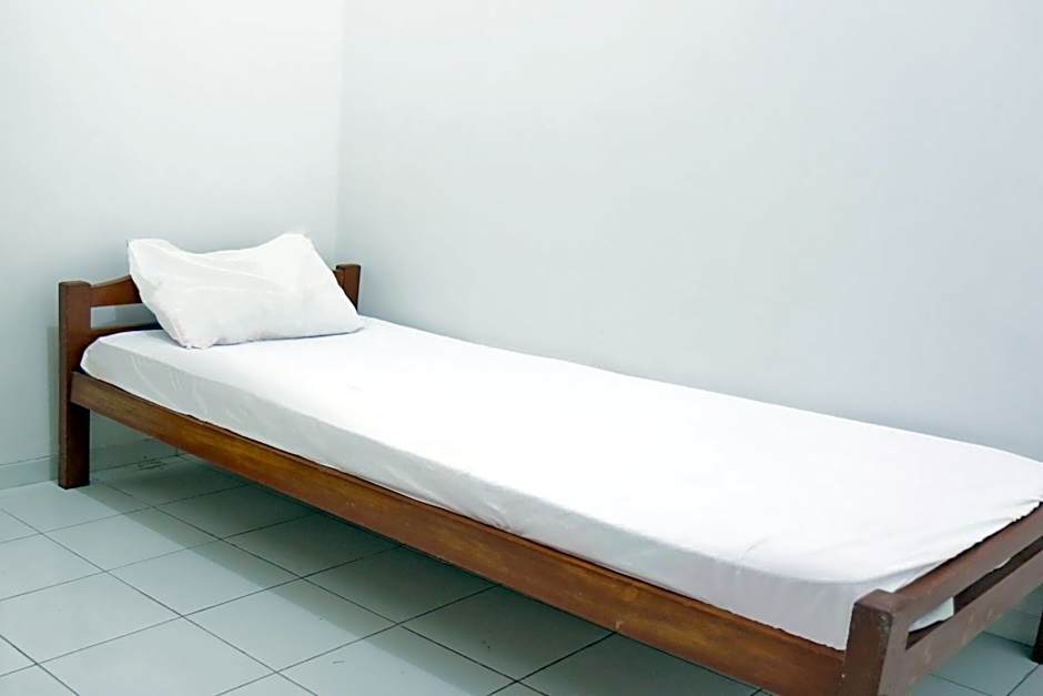 OYO Life 92925 Kost Bu Mala 2 Syariah