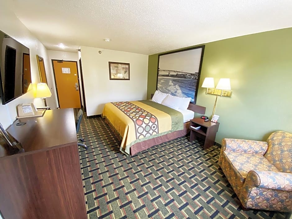 Super 8 by Wyndham Newport News/Jefferson Ave.