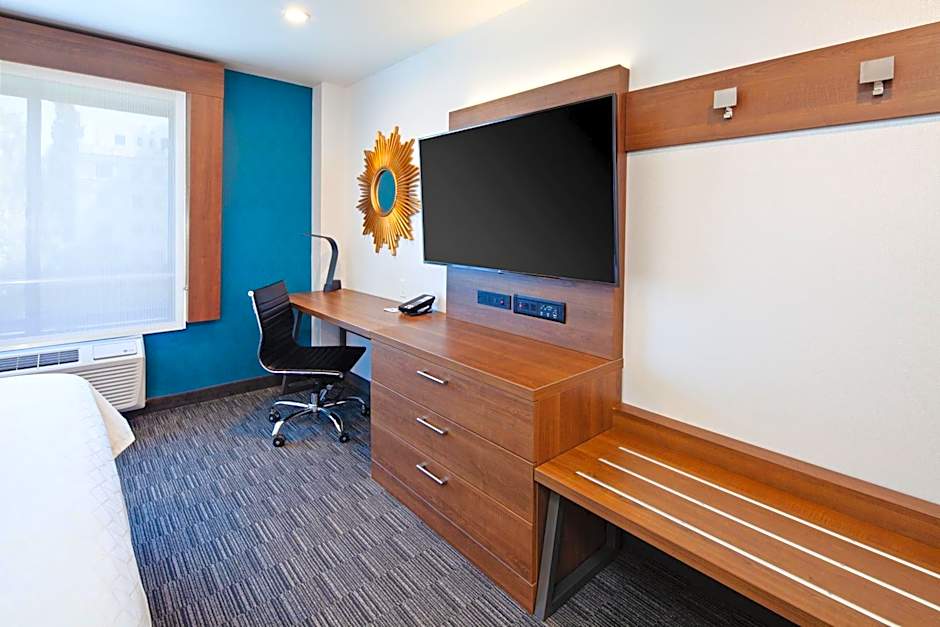 Holiday Inn Express Hollywood Walk of Fame By IHG