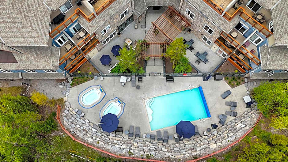 Blackstone Mountain Lodge by CLIQUE