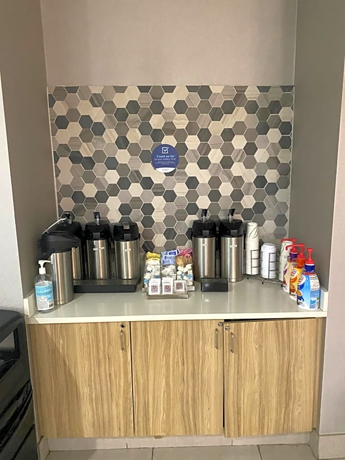La Quinta Inn & Suites by Wyndham Lake City