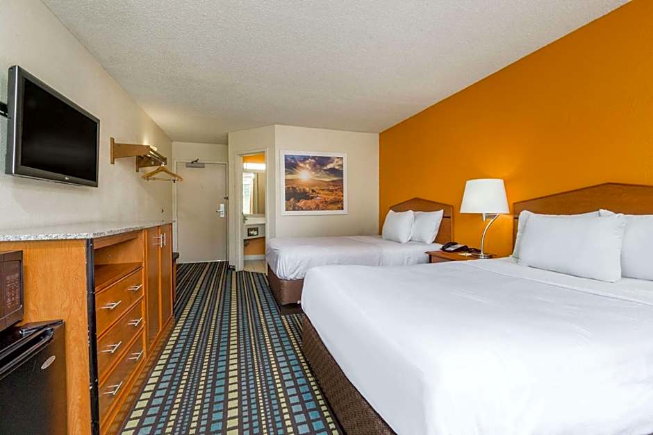 Days Inn by Wyndham Florence Cincinnati Area
