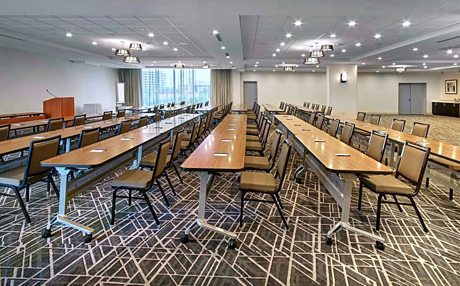 DoubleTree by Hilton Edmonton Downtown