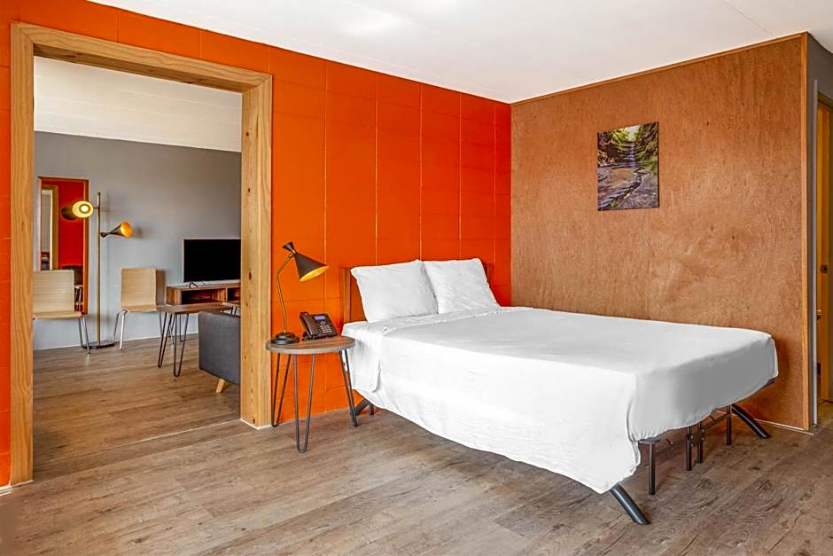 Starved Rock Motor Inn