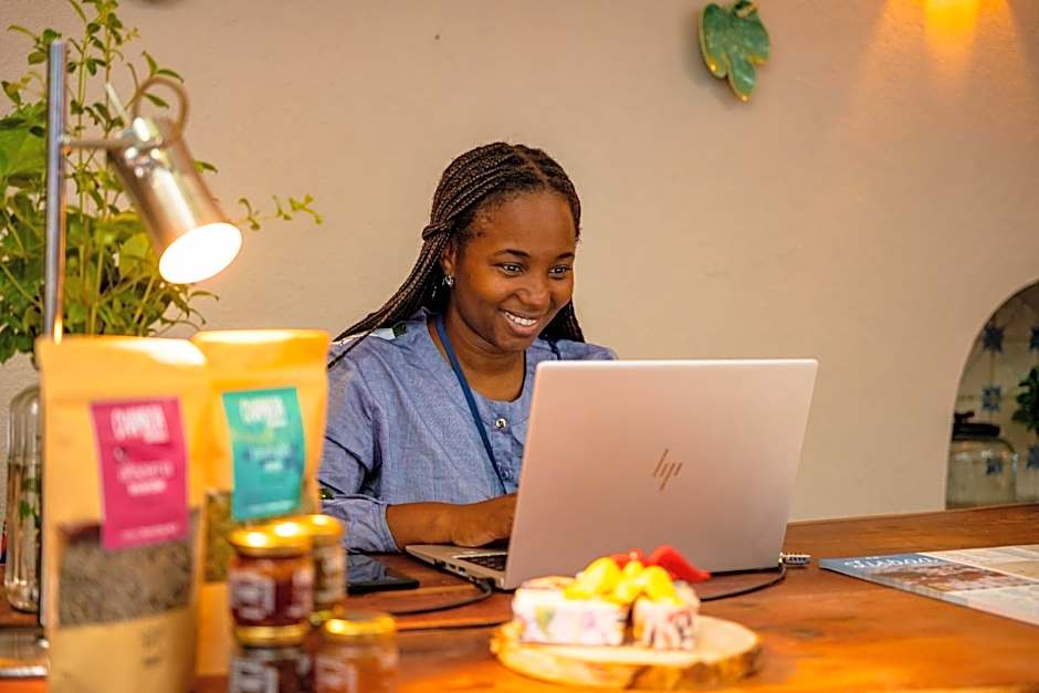 Casa do Bairro by Shiadu