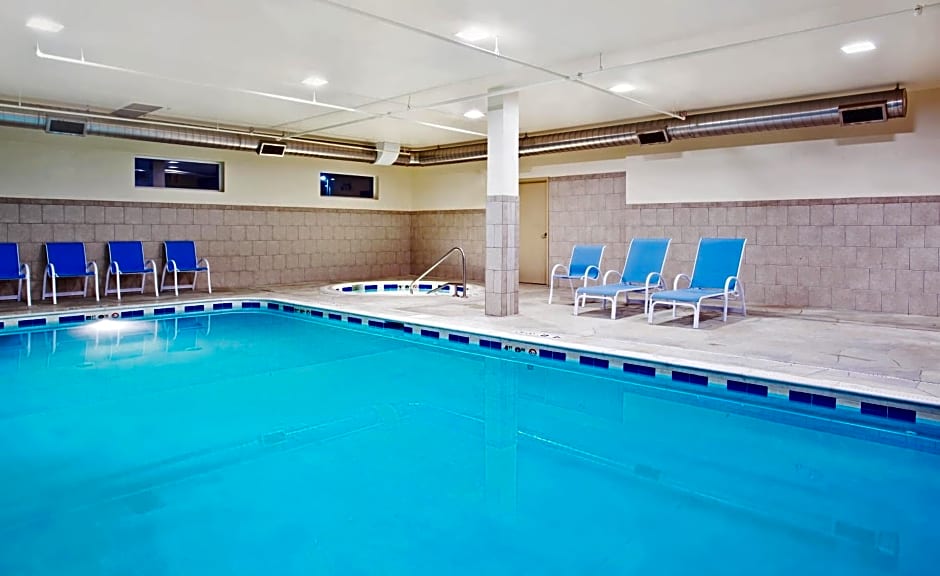 Holiday Inn Express Hotel & Suites Waukegan/Gurnee By IHG