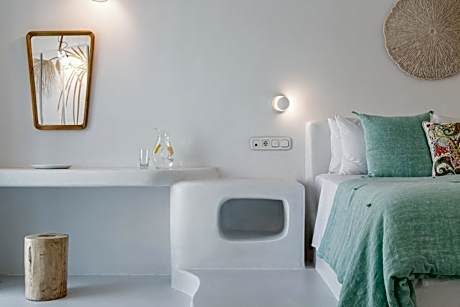 Diamond Suite with Heated Plunge Pool and Sea View