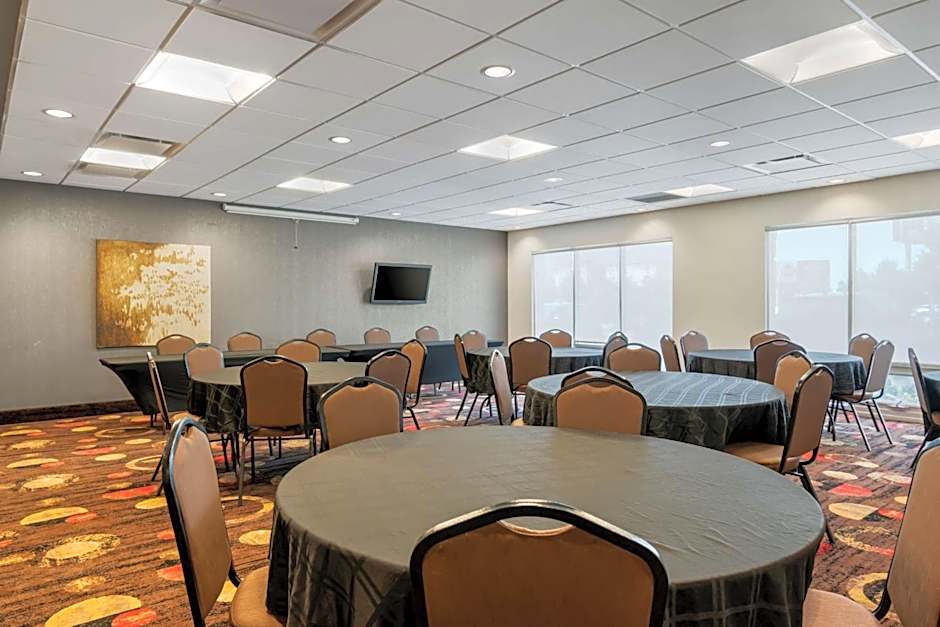 Best Western Plus Eastgate Inn & Suites