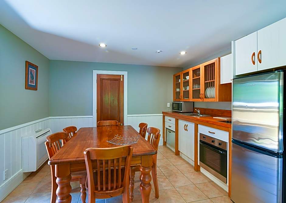 Manata Homestead & Lodge