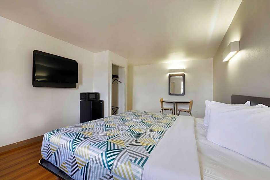 Motel 6-Beaumont, TX