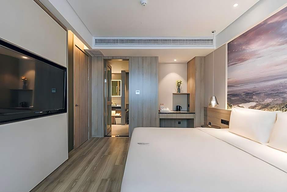 Atour Hotel (Yiwu International Trade City)