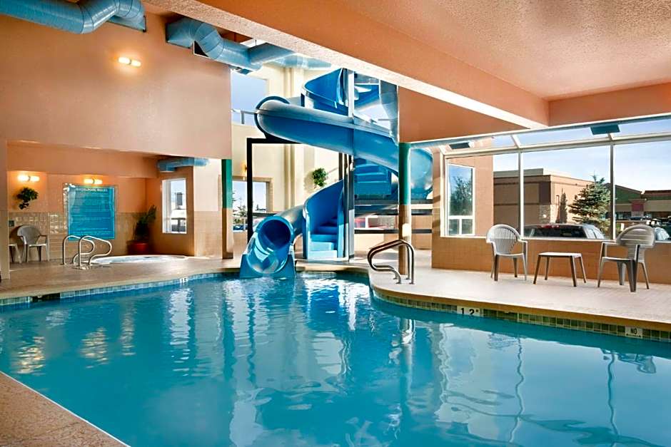 Prairie Crest Calgary Airport by IHG