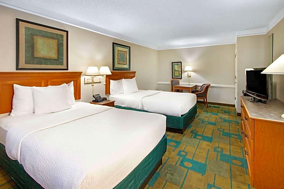 La Quinta Inn & Suites by Wyndham Albuquerque Airport