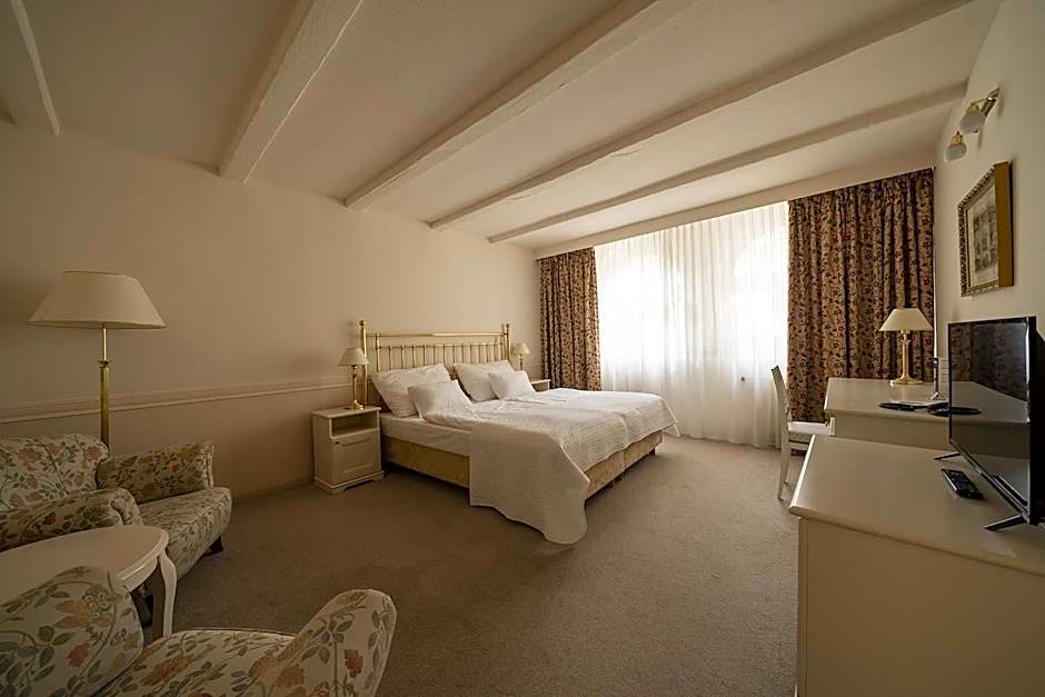 Hotel Embassy