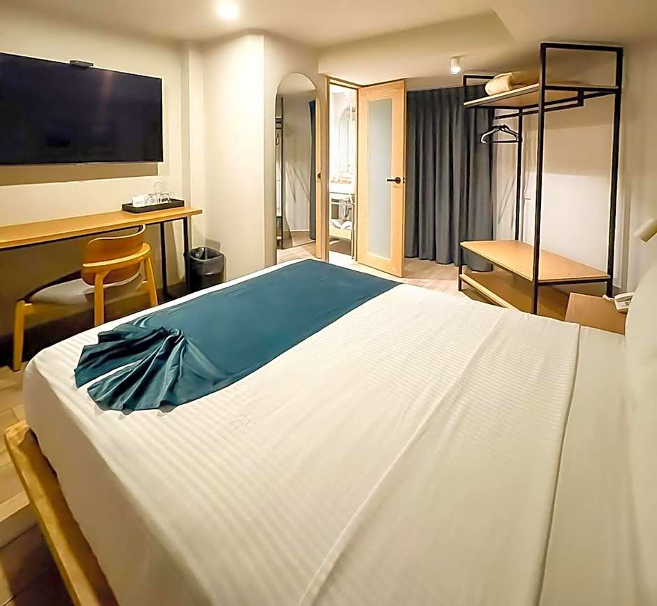 Oliva Plaza Hotel