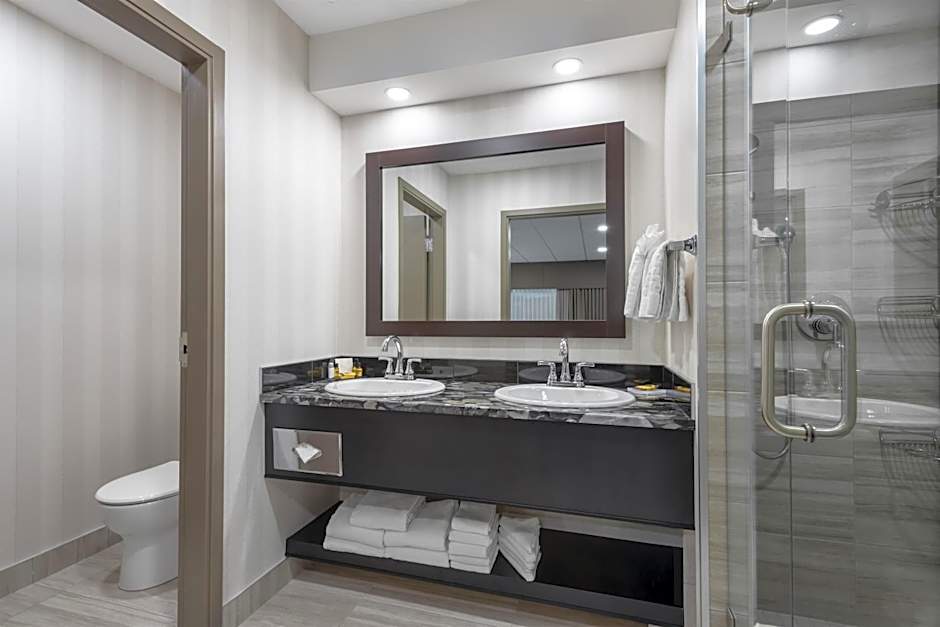 Best Western Plus Port O'Call Hotel