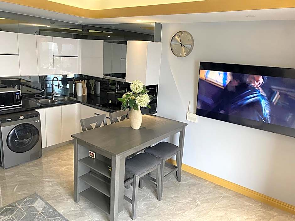 Walking Street Condo Beautiful 1 king bedroom