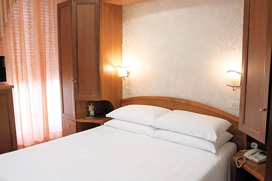 Phi Hotel Ambra