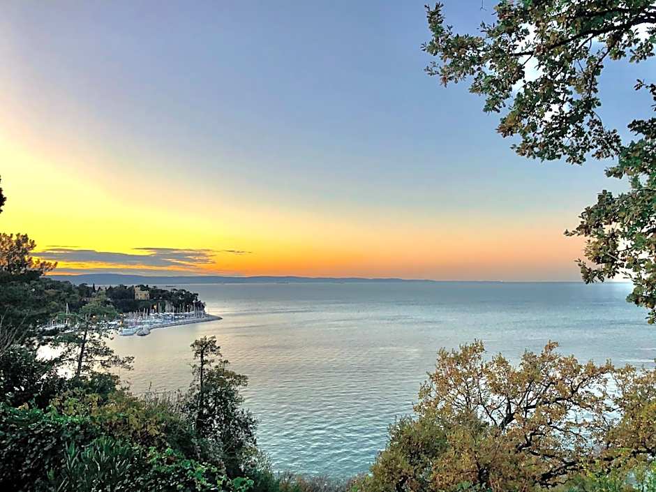 Hotel Riviera & Maximilian's