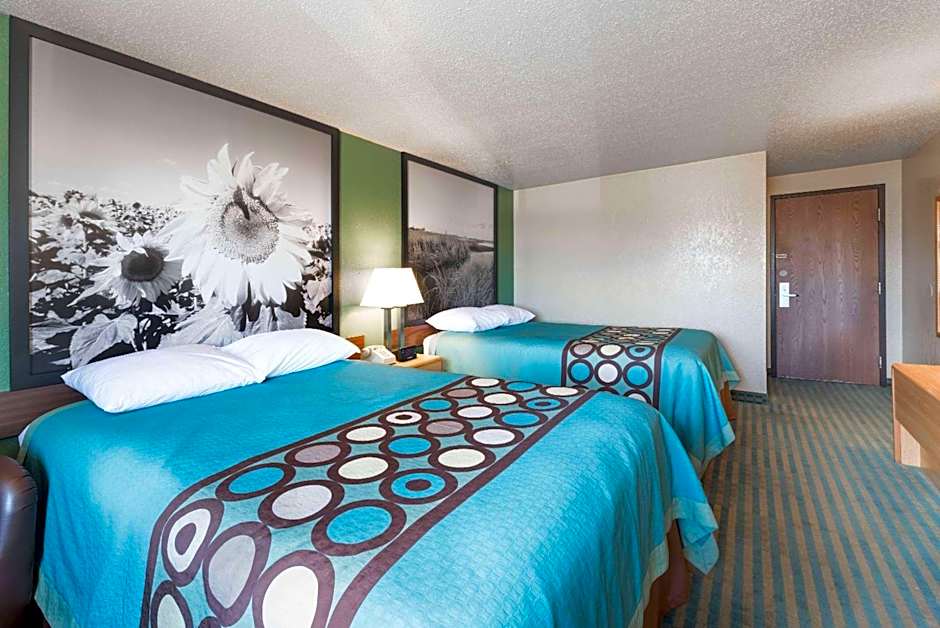 Super 8 by Wyndham Devils Lake