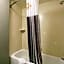 La Quinta Inn & Suites by Wyndham Warwick-Providence Airport