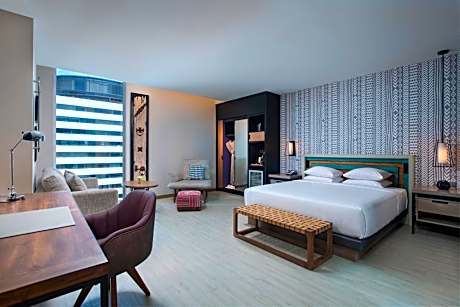 Deluxe Junior King Suite
