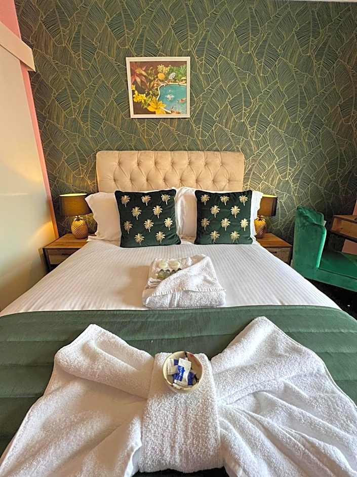 McGraths Hotel & Public Bar