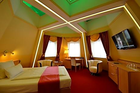 Queen Room with Spa Bath