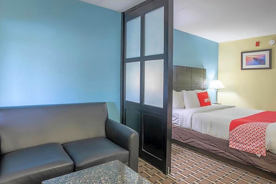 OYO Hotel Knoxville TN Cedar Bluff I-40