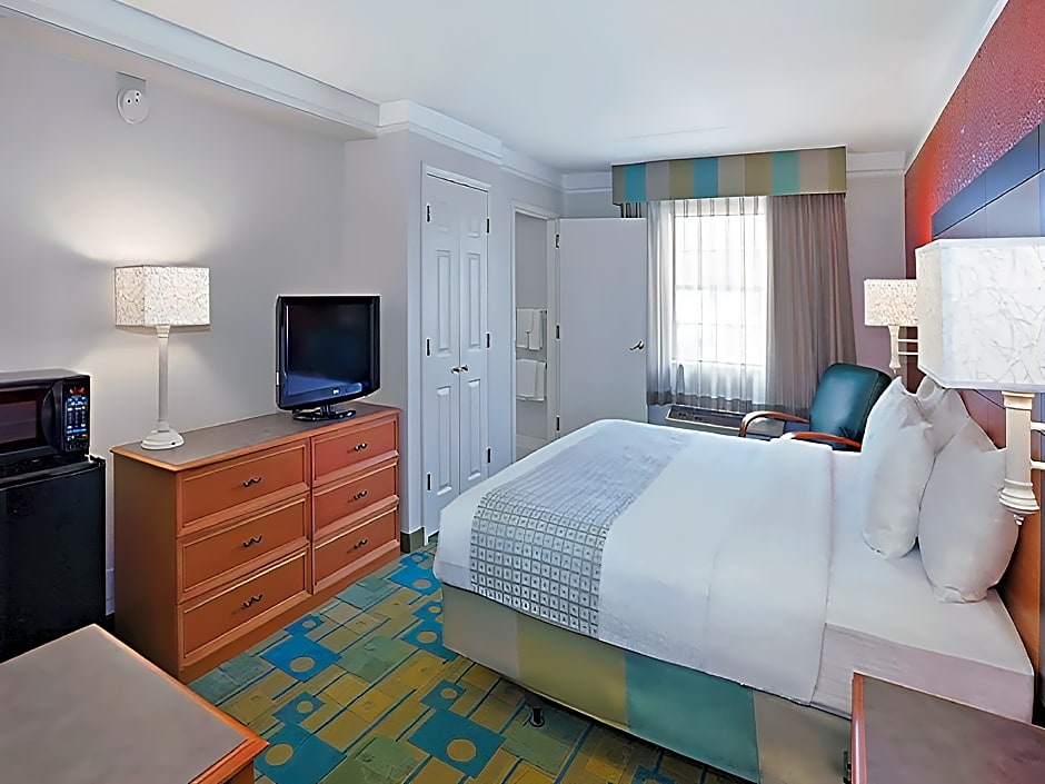 Norwood Inn & Suites  Merrillville