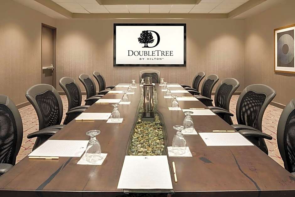 DoubleTree by Hilton St. Paul East