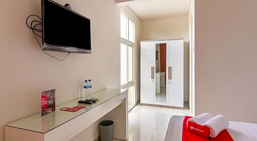 RedDoorz Syariah @ Kebraon