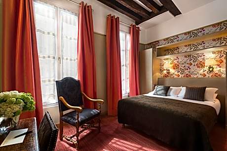 Superior Double Room with  four poster bed