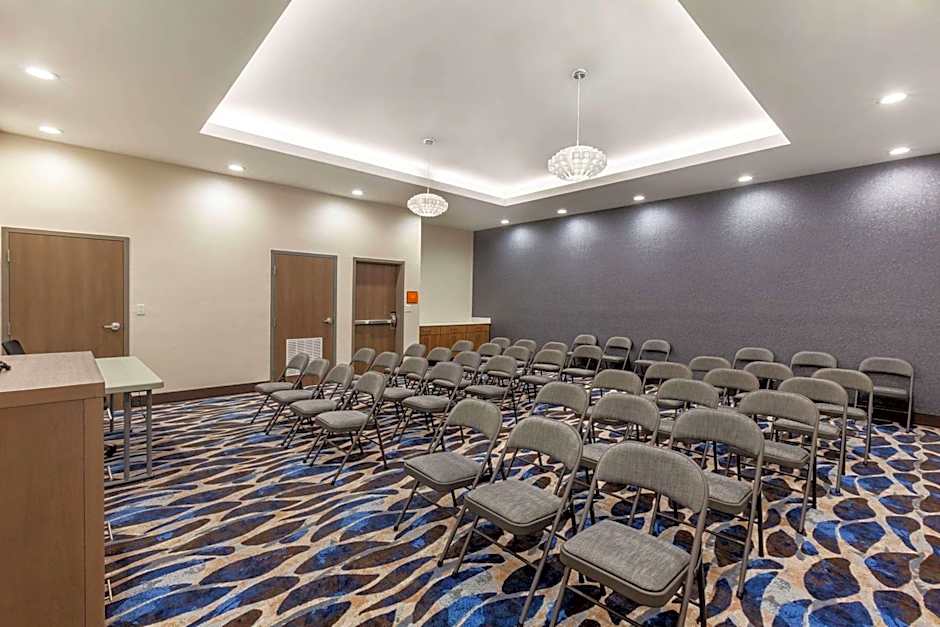 La Quinta Inn & Suites by Wyndham Lafayette Oil Center