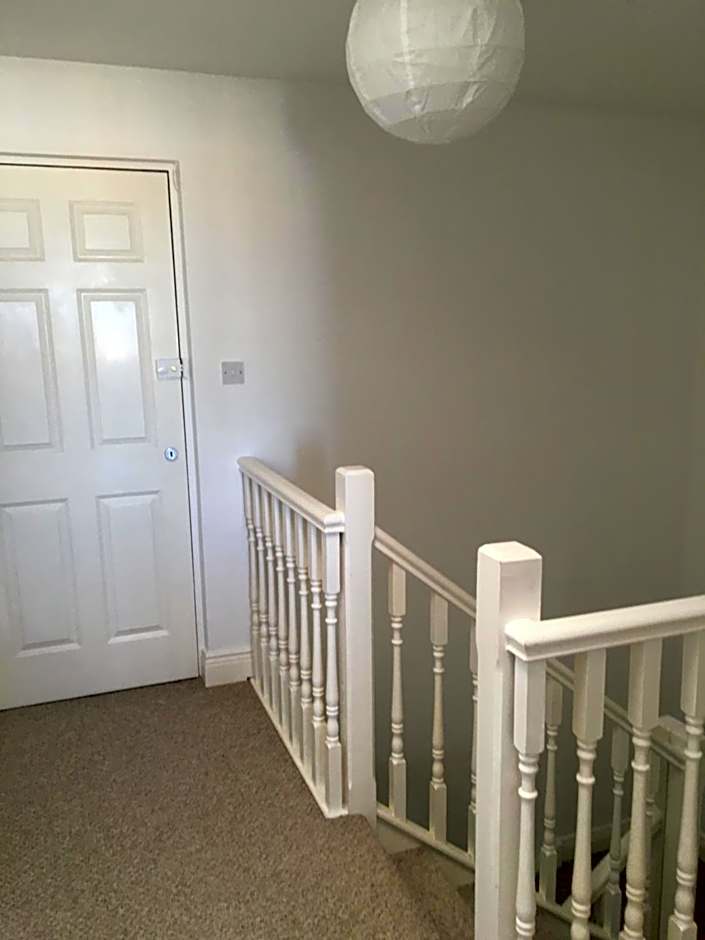 Central Spacious 3 Bedroom Apartment With Parking