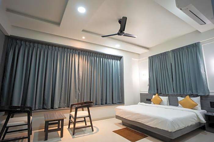 Photo 1 of 10 of Superior 1 King Bed
