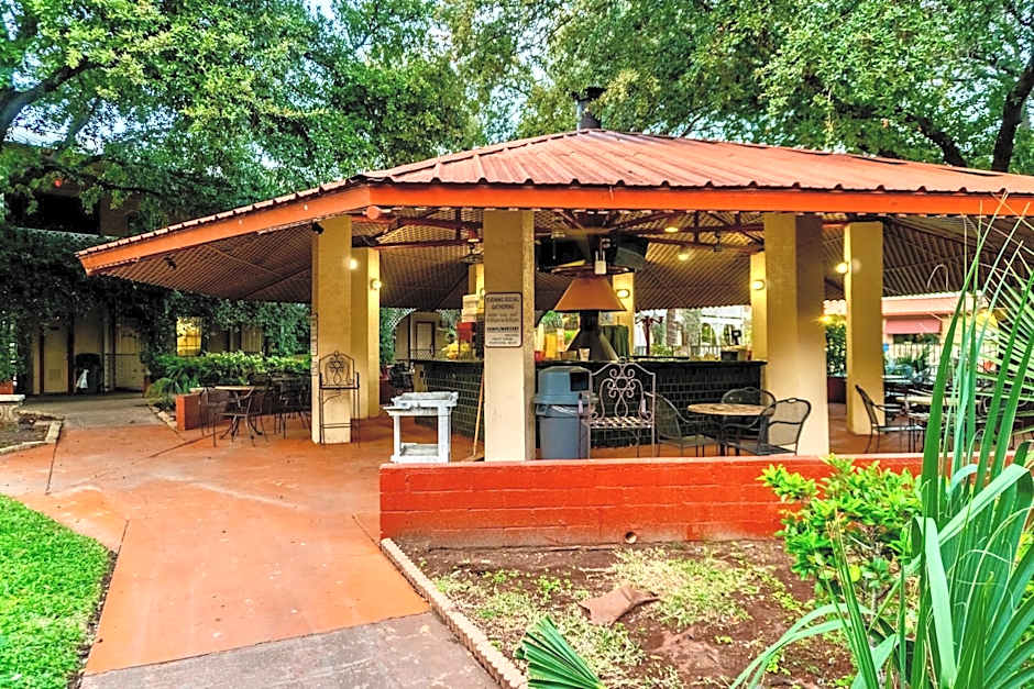 Family Garden Inn & Suites