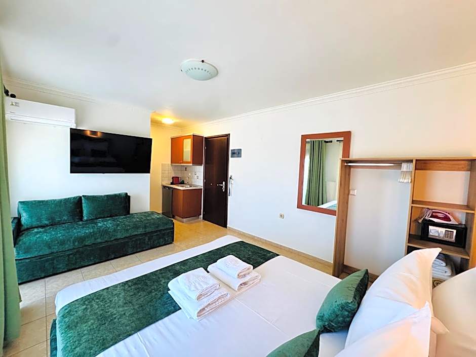 Anassa Deluxe Apartments & Studios