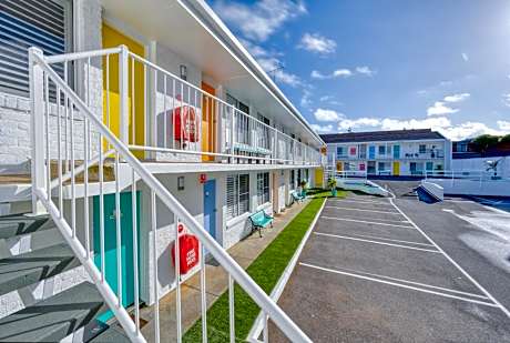 Waves Motel and Apartments formerly Comfort Inn International