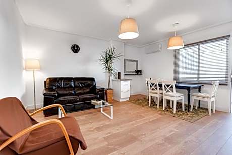 Entire house - 3 Bedroom 2 Bathroom Apartment 500 Meters From The Beach in Torrevieja