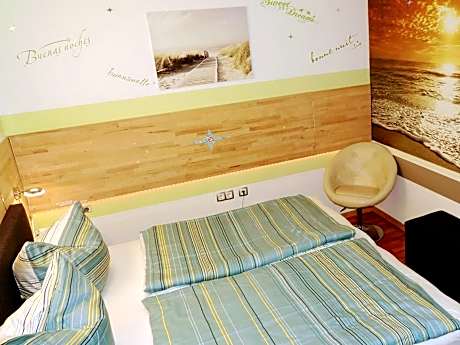 King Room with Roll-In Shower - Disability Access