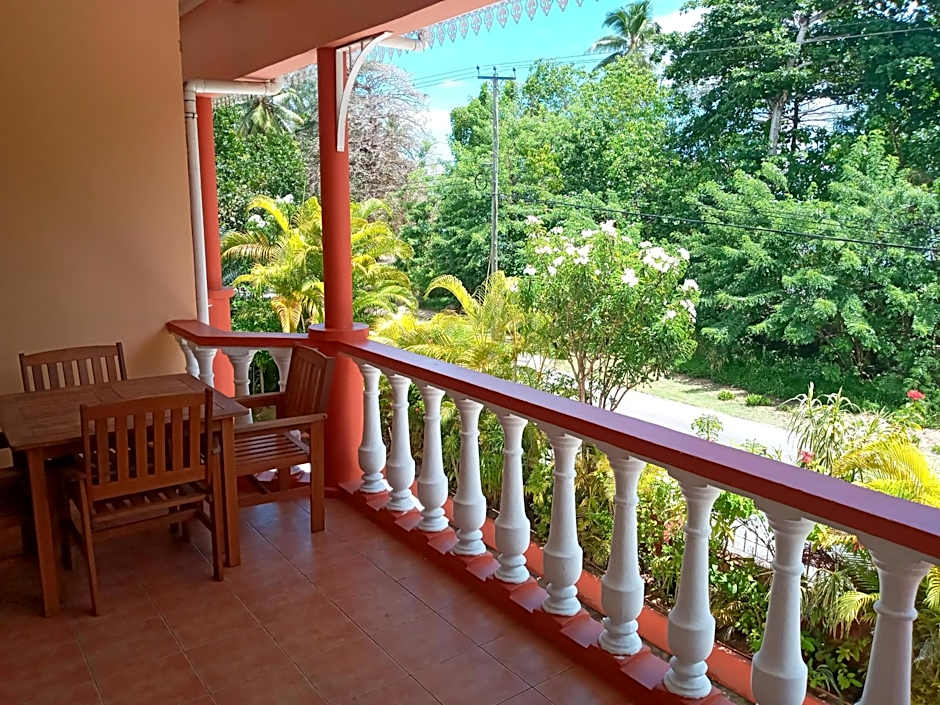 Reef Holiday Apartments