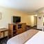 Clarion Hotel Detroit Metro Airport