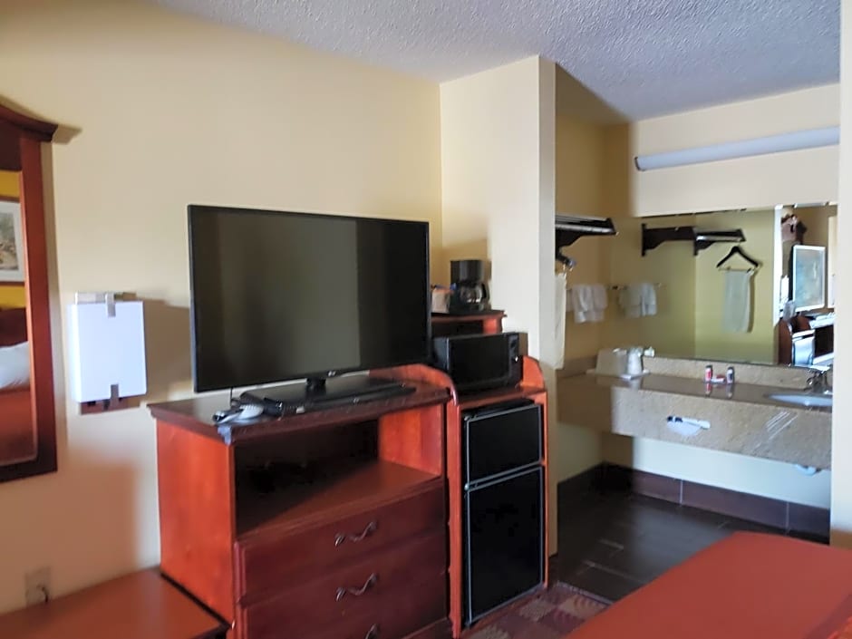 Days Inn & Suites by Wyndham Tuscaloosa - Univ. of Alabama