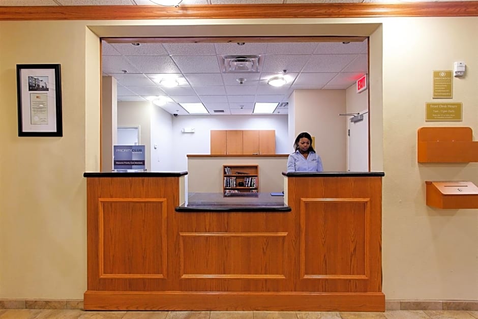 Candlewood Suites Tuscaloosa, an IHG Hotel
