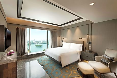 One-Bedroom Executive Suite - Lounge Access