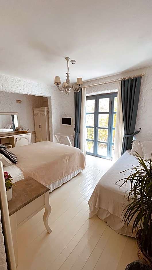 Mina Otel by Adda Alaçatı