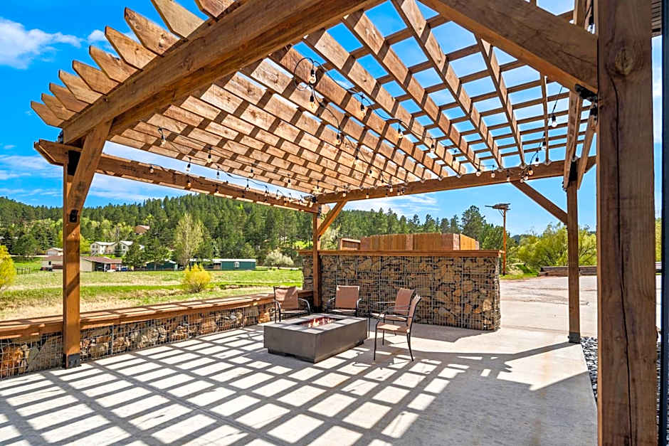 EverSpring Inn & Suites